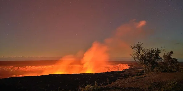 Big Island Volcanoes and Waterfall Tour - Image 4