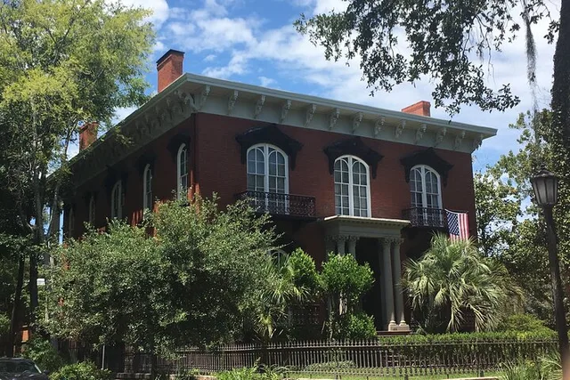 Savannah Garden of Good and Evil Walking Tour - Image 6