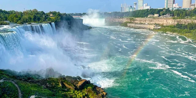 Niagara Falls Maid of the Mist Boat Tour 2 hr - Image 2