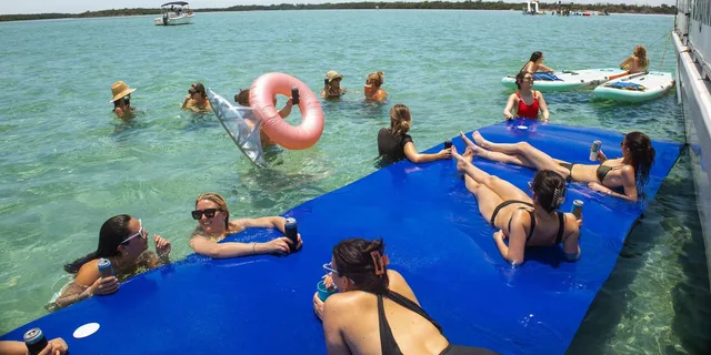 Key West Sandbar Cruise with Lunch - Image 4