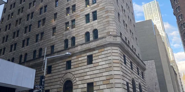 New York City French Walking Tour of Southern Manhattan - Image 3