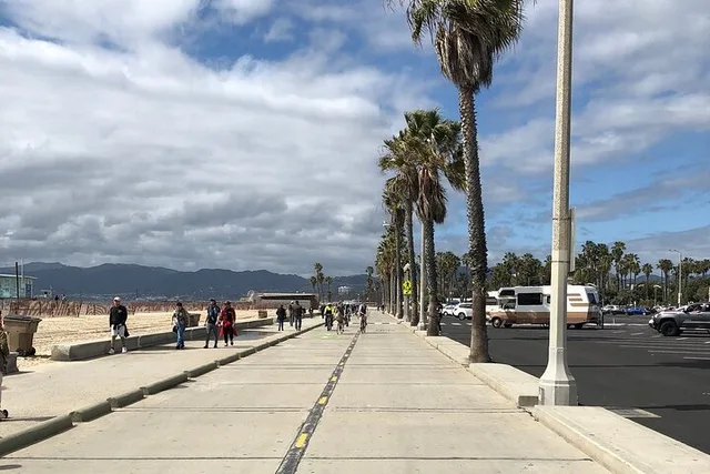 Santa Monica Venice Beach Bike Tour - Image 6