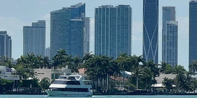 Miami Skyline Millionaire Homes Cruise - Image 2