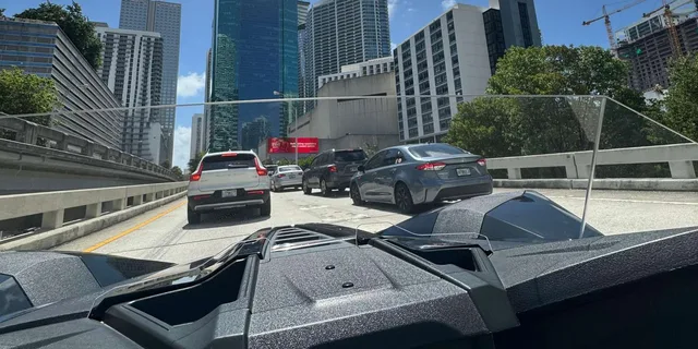 Miami Polaris Slingshot Rental 1 hr - Image 3