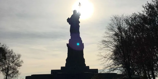 New York Statue of Liberty and Ellis Island Tour - Image 4