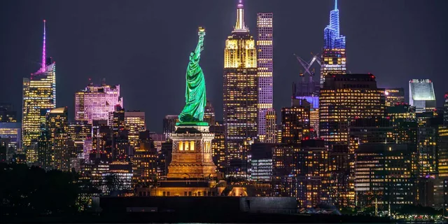 New York City Night Bus Tour - Image 1
