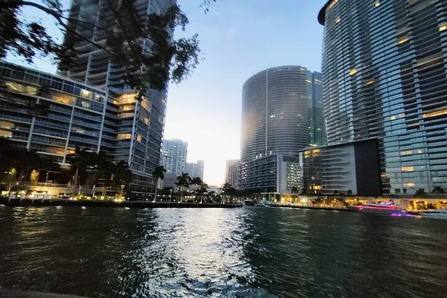 Miami Limo Tour - Image 1