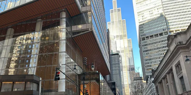 New York Midtown Architecture Tour & SUMMIT One Vanderbilt - Image 5