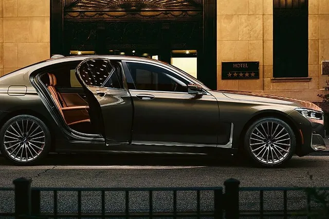 Newark Liberty Airport Private Sedan Transfer to Manhattan - Image 6