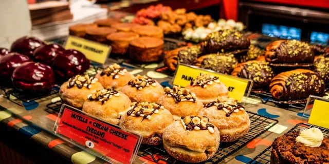 New York Donut Walking Tour in Union Square - Image 3