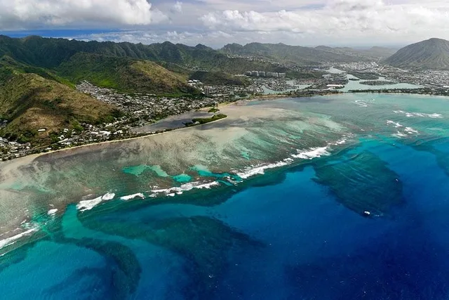 Honolulu Private Helicopter Tour with Window Seats - Image 4