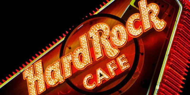 Chicago Hard Rock Cafe Dining Experience - Image 4