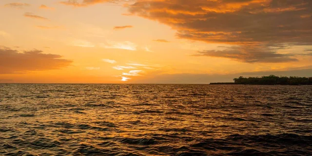 Kona Super Raft Sunset Cruise - Image 2