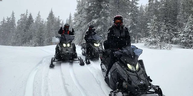 Bend Snowmobile Tour in Newberry National Monument - Image 5