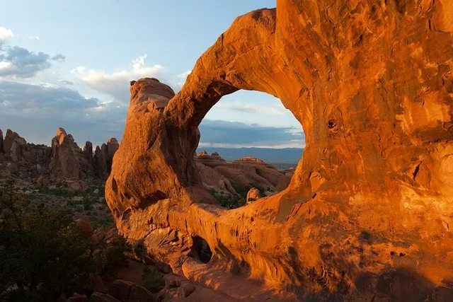 Arches National Park Guided Hike - Image 2