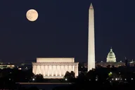 Washington DC Sightseeing Tour Day & Night 7 hr thumbnail 3