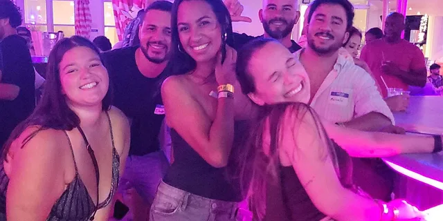 Miami Beach Bar Crawl - Image 2