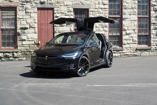Las Vegas Private Airport Transfer by Electric Vehicle - Image 1