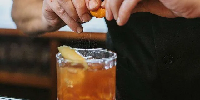 New Orleans Cocktail Making Class - Image 2