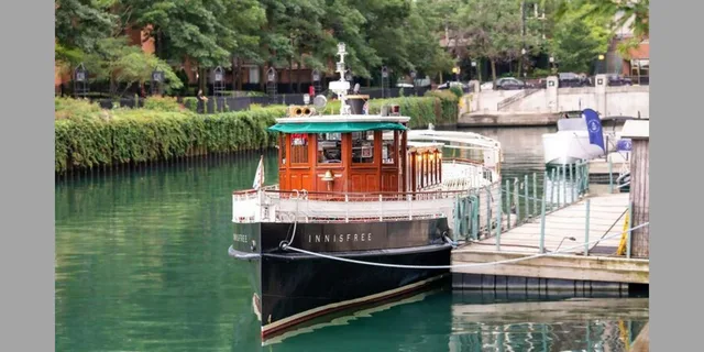 Chicago Architecture Boat Tour with Drinks - Image 2