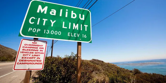 Malibu Santa Monica Venice Beach Tour - Image 1