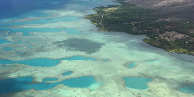 Maui Helicopter Tour Over West Maui and Molokai 45 Min - Image 2