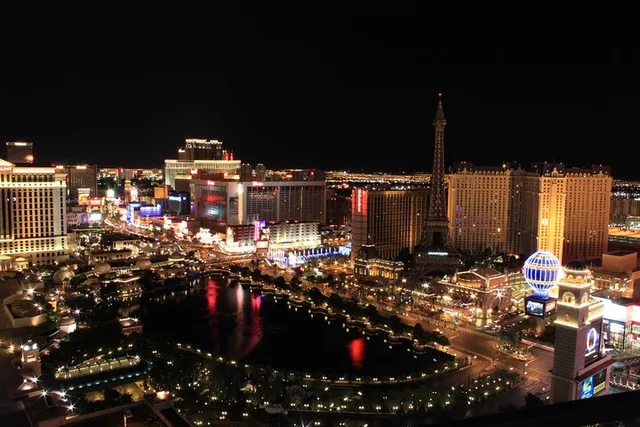 Las Vegas Bars and Dining Limo Experience - Image 5