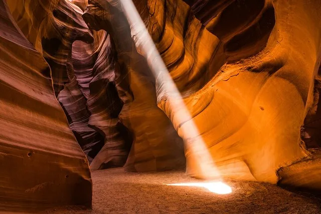 Page Upper Antelope Canyon Tour - Image 2
