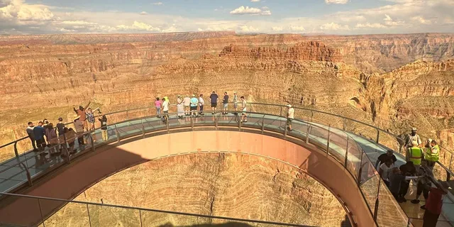Las Vegas Grand Canyon, Hoover Dam & Joshua Tree Tour - Image 4