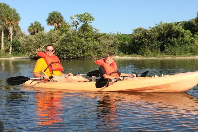 Manatee Cove Tandem Kayak Rental with Wildlife Sightings 2 hr - Image 1