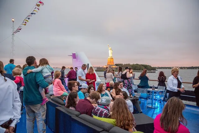 New York City Dinner Cruise - Image 4