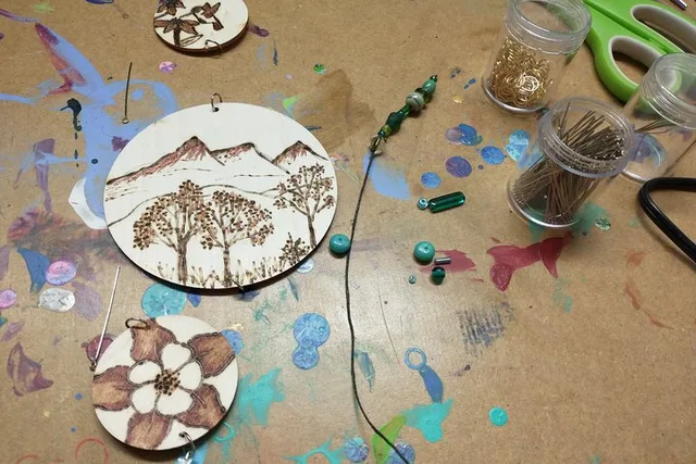 Estes Park Pyrography Wood Burning Class - Image 4