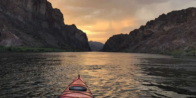 Las Vegas Black Canyon Kayak Tour at Twilight - Image 3