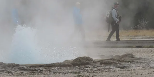 Yellowstone Hiking Adventure - Image 4