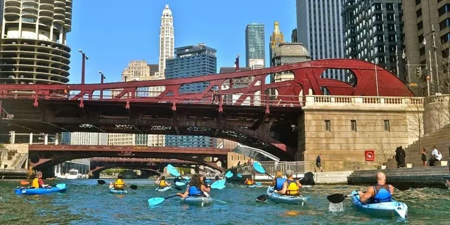 Chicago History and Architecture Kayak Tour - Image 1