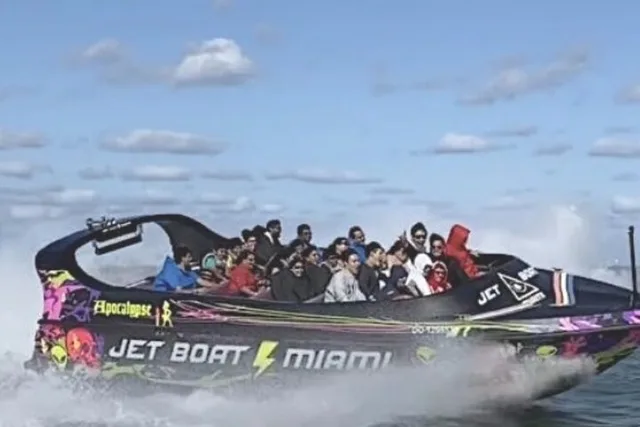 Miami Speed Boat Tour and Hard Rock Meal - Image 1