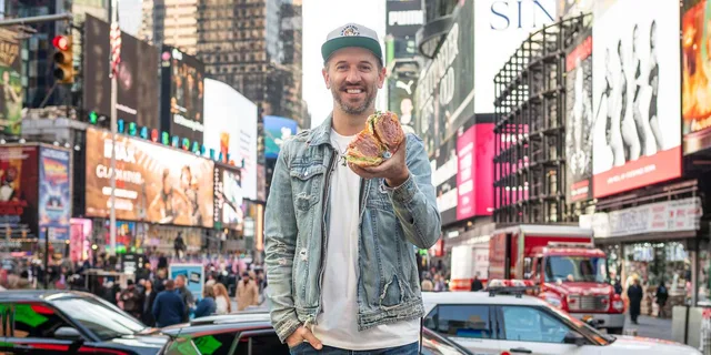New York Sandwich Tour in Times Square - Image 1