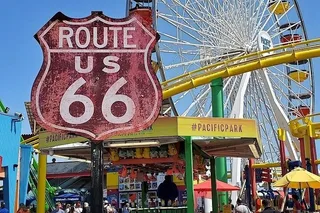 Los Angeles Beach Towns and Shoreline Village Tour