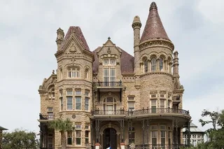 Galveston Mansions and Murder Walking Tour 90 min
