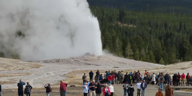 West Yellowstone Lower Loop Van Tour - Image 5