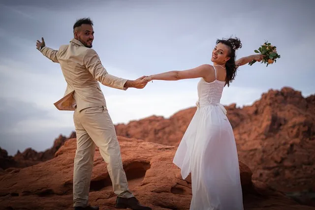 Las Vegas Valley of Fire Wedding Ceremony - Image 4