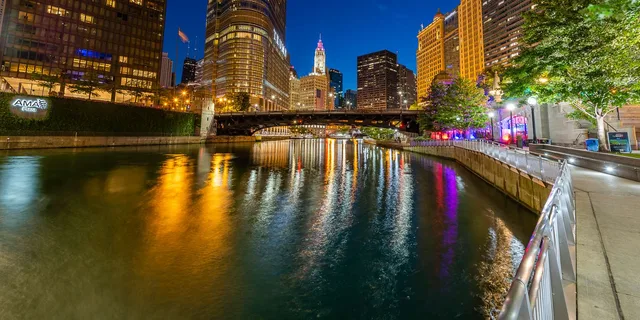 Chicago Ghost Walking Tour for Families - Image 6