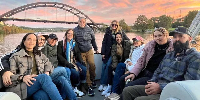Austin Lake Pontoon Boat Cruise 2 hr - Image 6