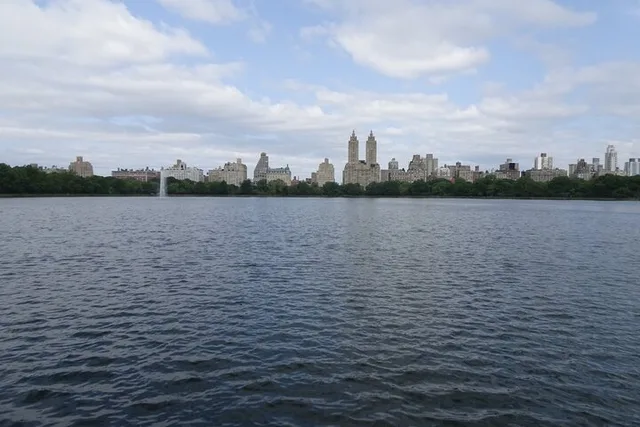 New York Upper East Side Scavenger Hunt - Image 1
