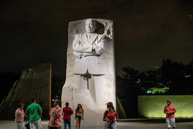 Washington DC Night-Time City Bus Tour - Image 5