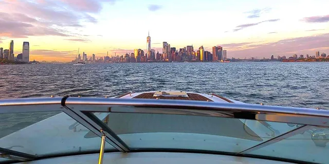 New York City Fall Foliage Yacht Tour - Image 5