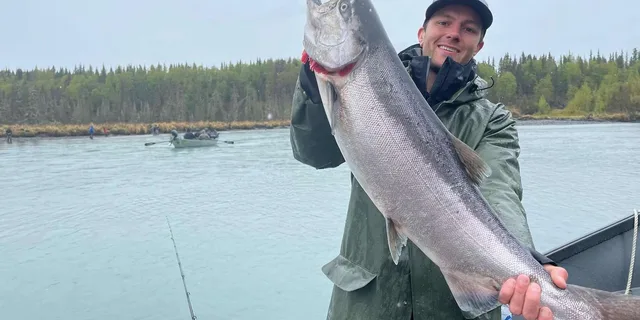 Kenai River Salmon Fishing Full Day Charter - Image 5