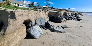Malibu Wine, Food, and Beach Tour by Open-Air Bus