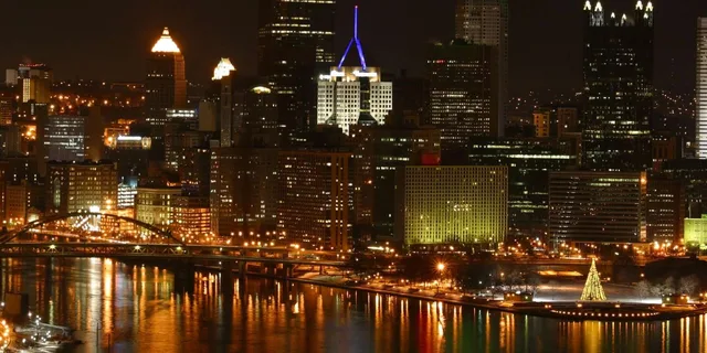 Pittsburgh Romantic and Festive Private Walk - Image 3