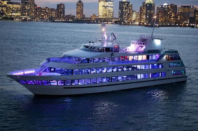 New York City Fireworks Cruise on Infinity Yacht - Image 6